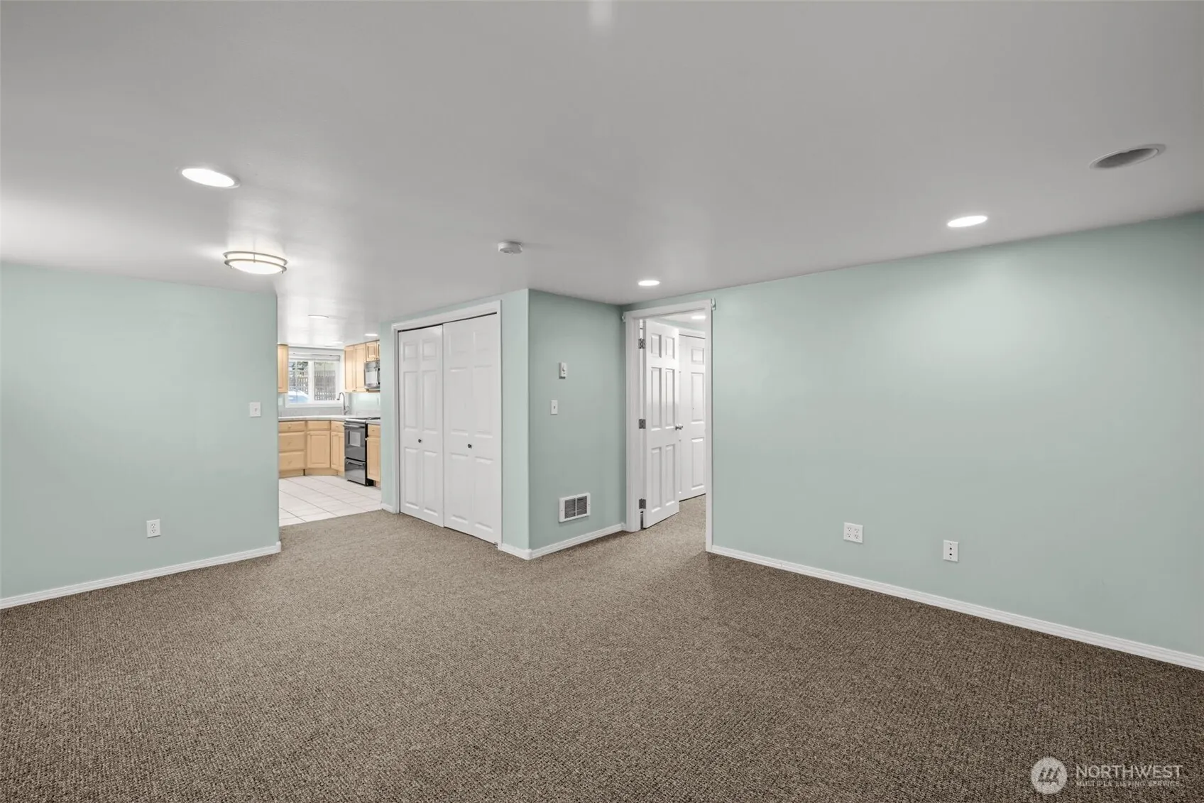 7842 Lake City Way NE, Seattle, WA 98115