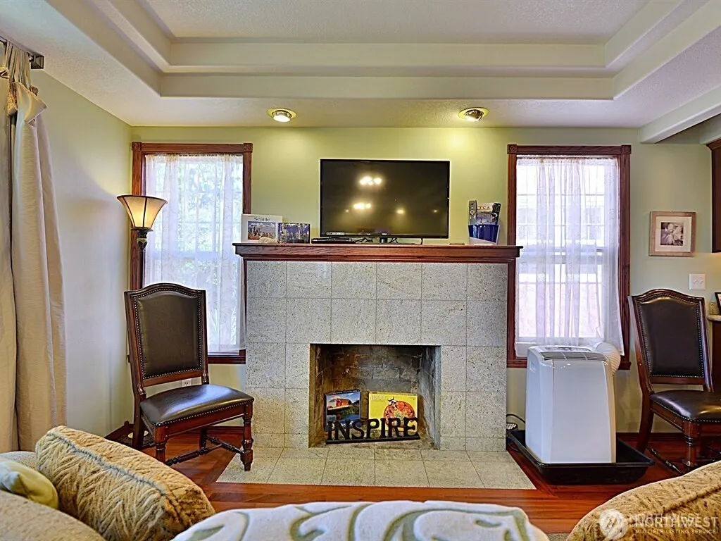 7842 Lake City Way NE, Seattle, WA 98115