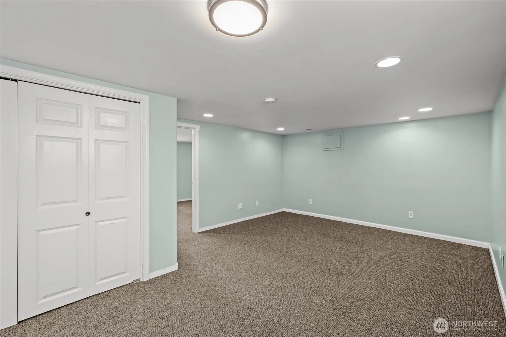 7842 Lake City Way NE, Seattle, WA 98115