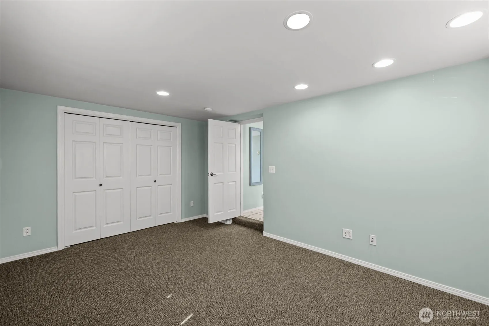 7842 Lake City Way NE, Seattle, WA 98115