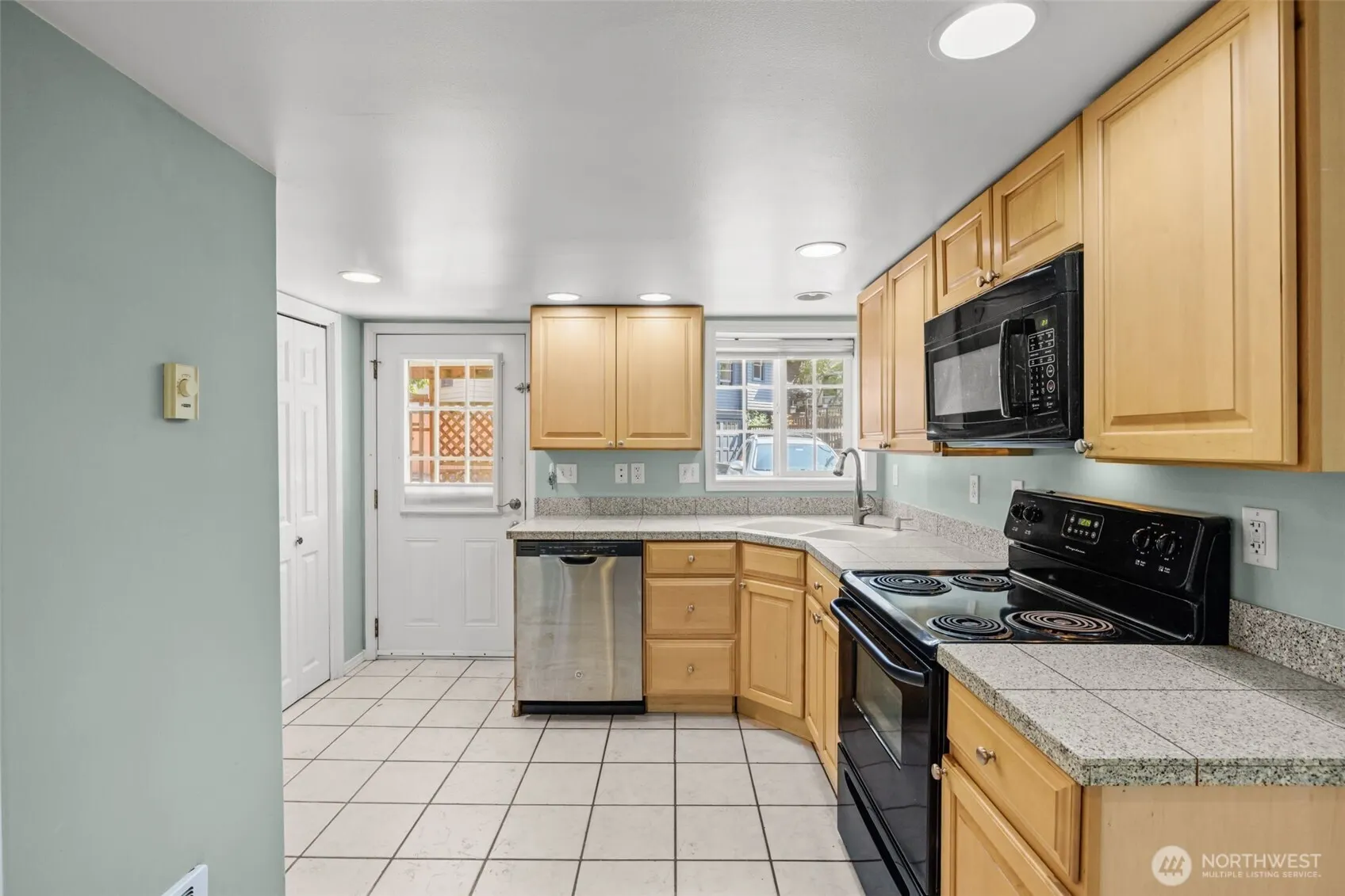 7842 Lake City Way NE, Seattle, WA 98115