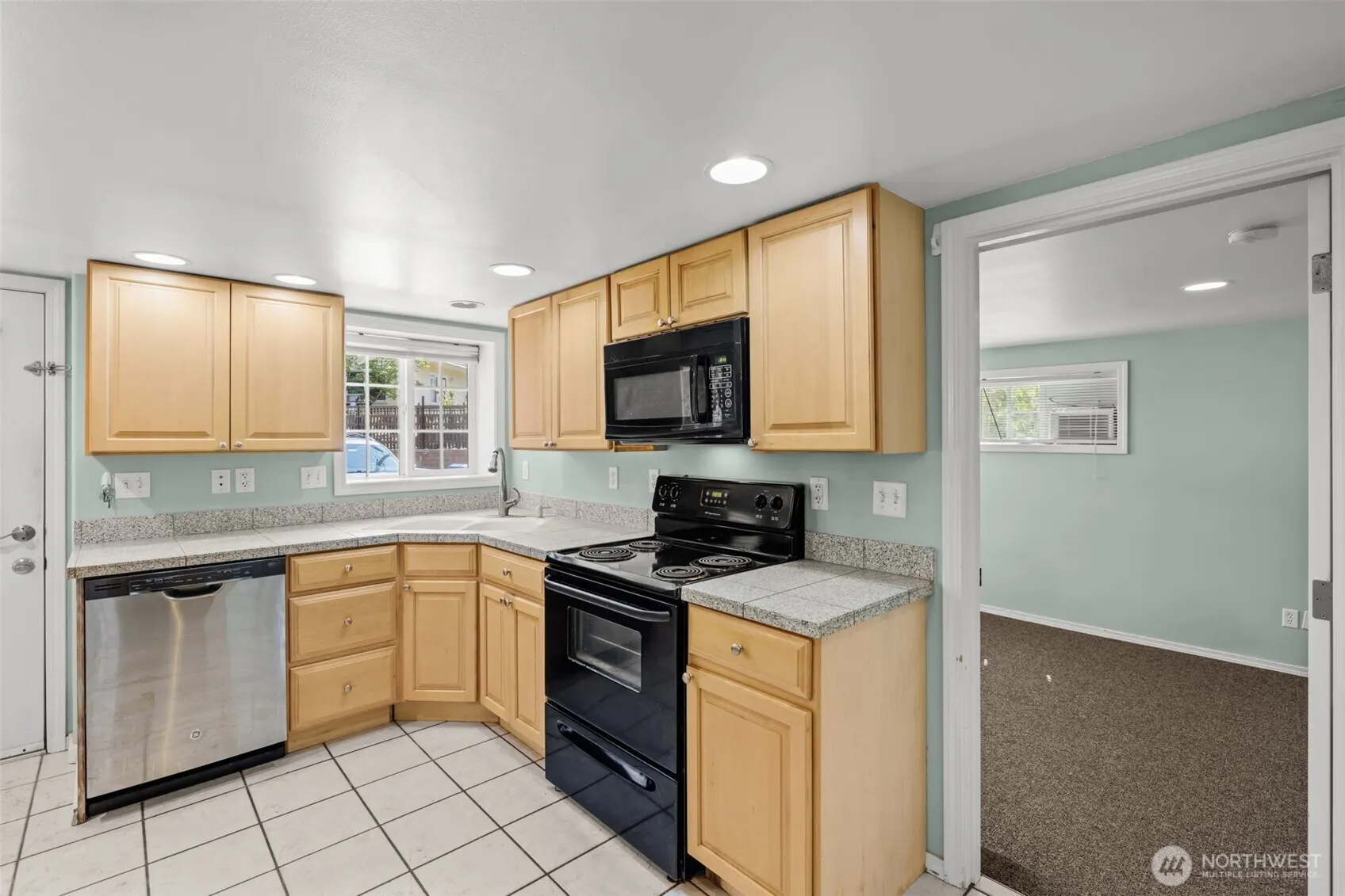 7842 Lake City Way NE, Seattle, WA 98115
