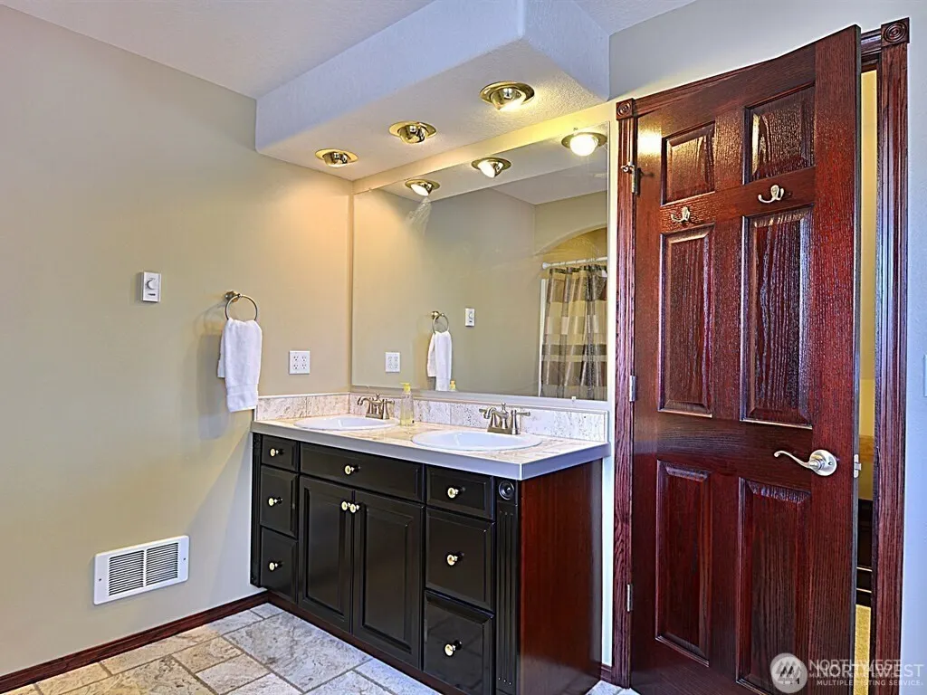7842 Lake City Way NE, Seattle, WA 98115