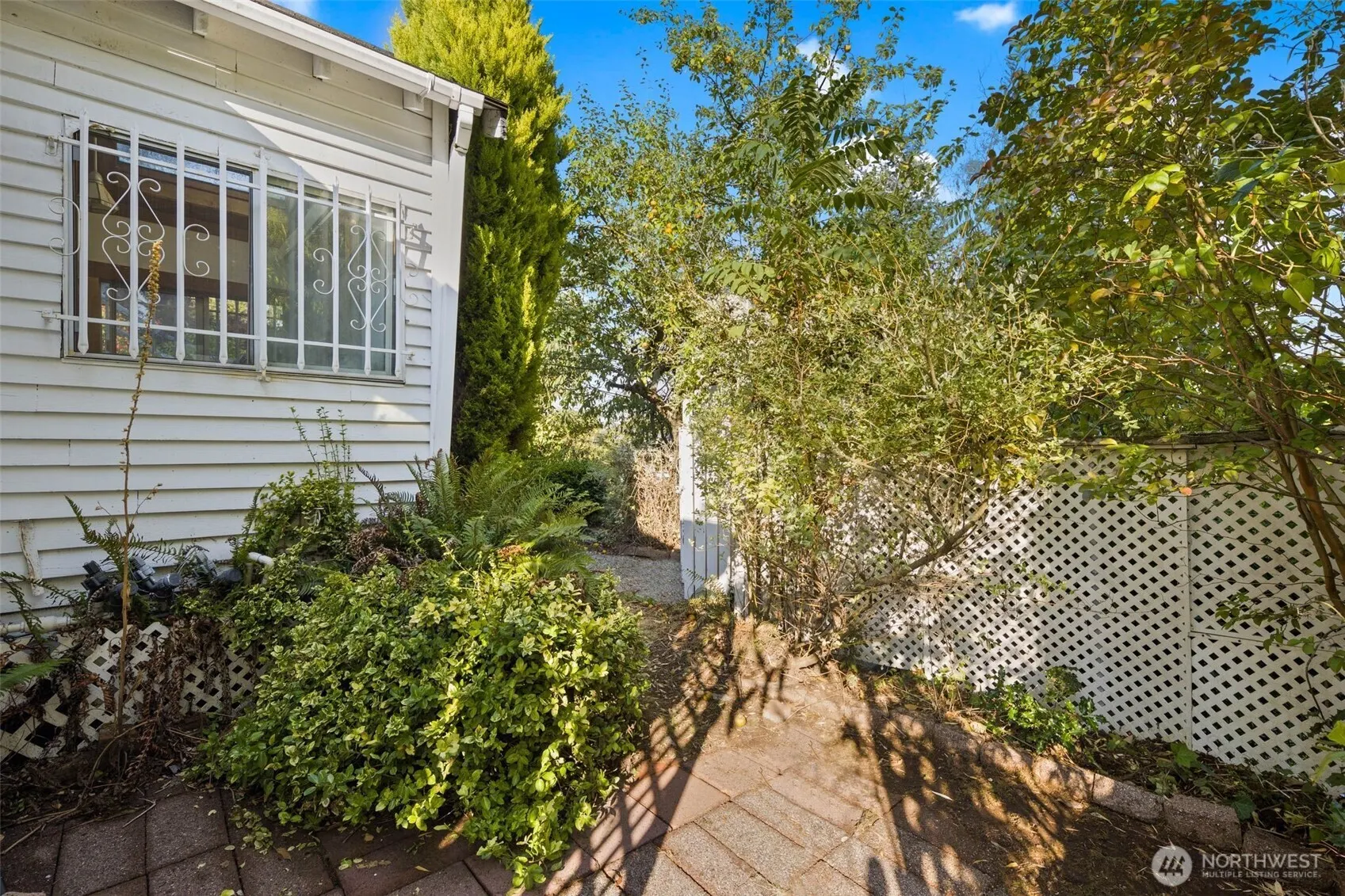 327 24th Avenue E, Seattle, WA 98112