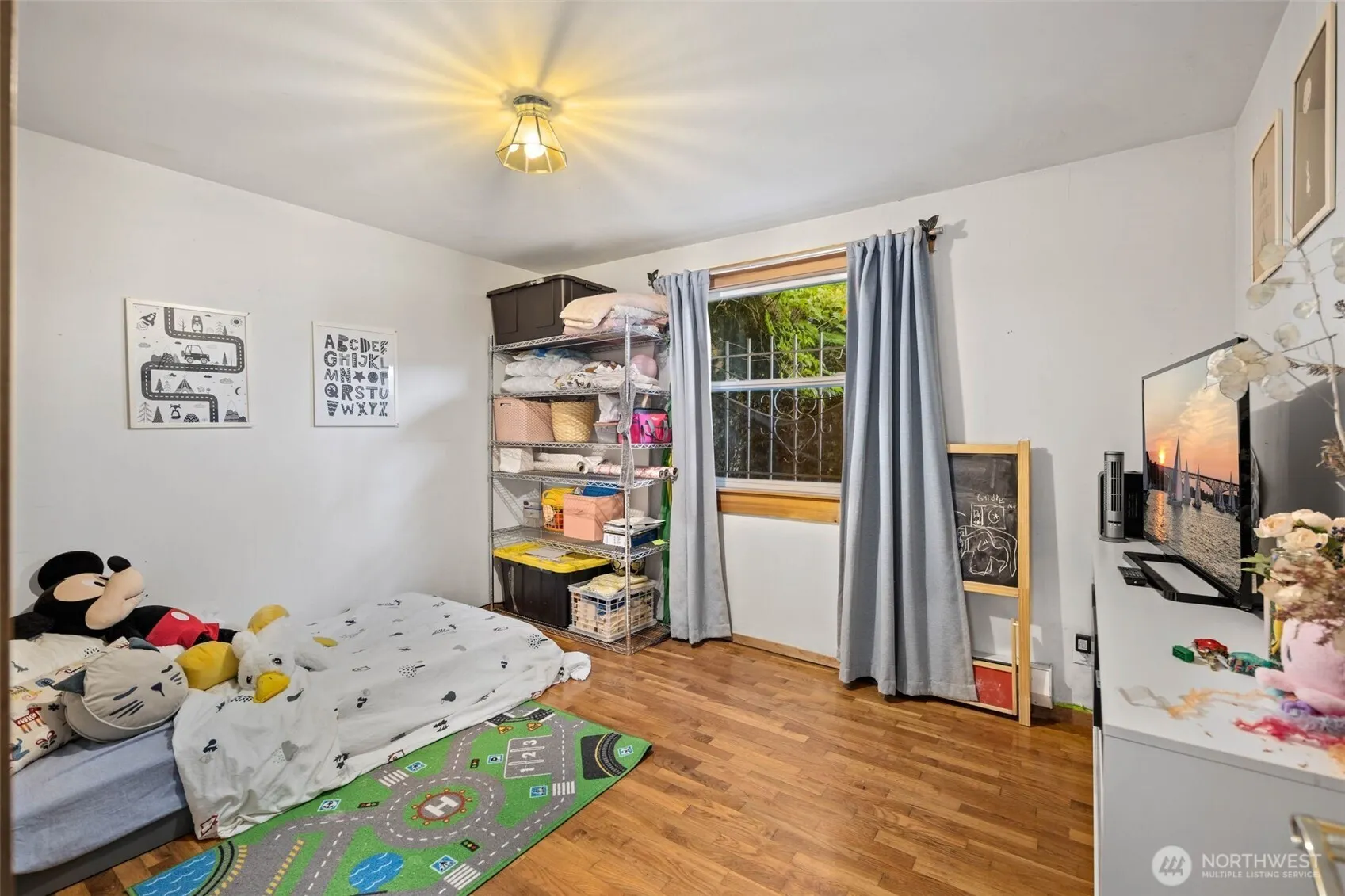 327 24th Avenue E, Seattle, WA 98112