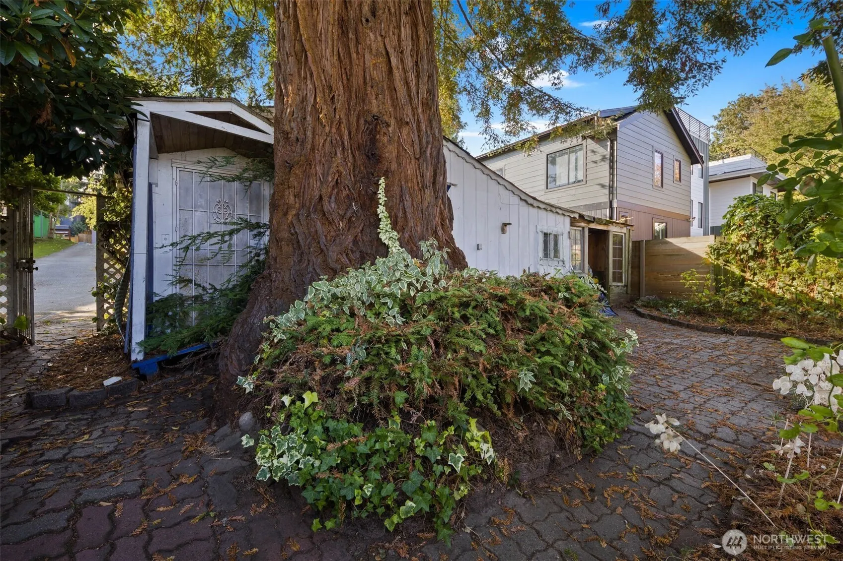 327 24th Avenue E, Seattle, WA 98112