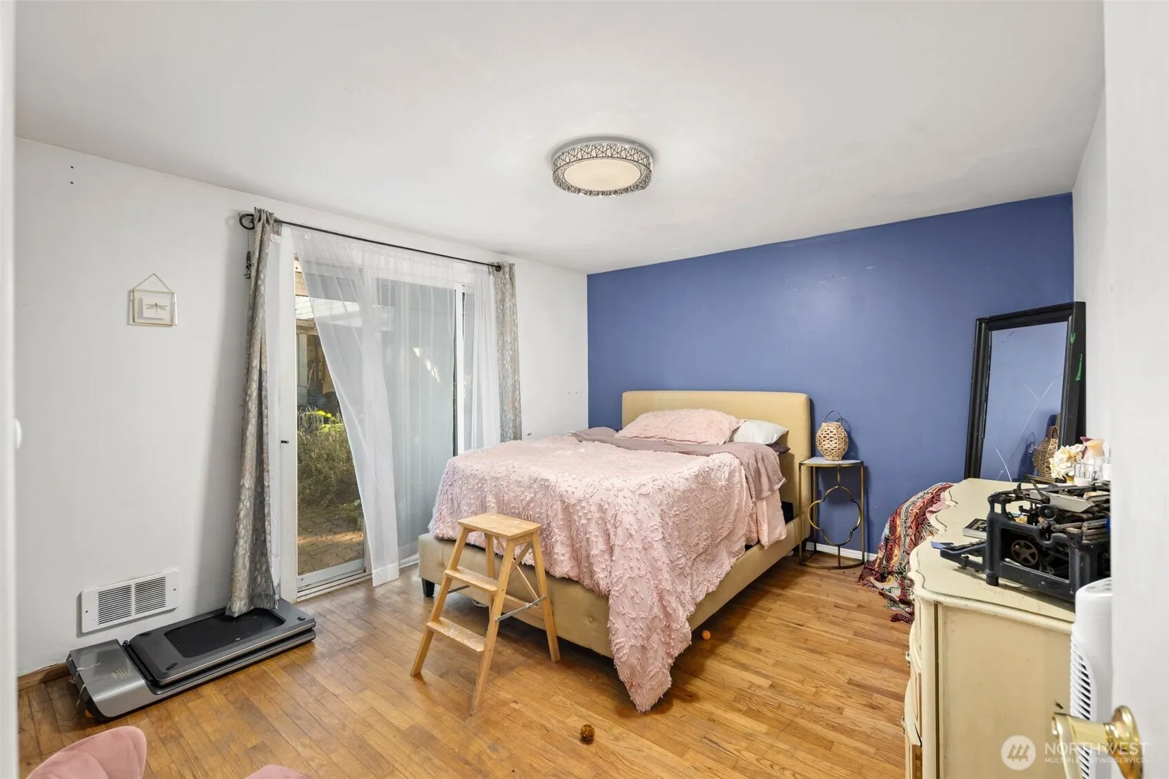 327 24th Avenue E, Seattle, WA 98112