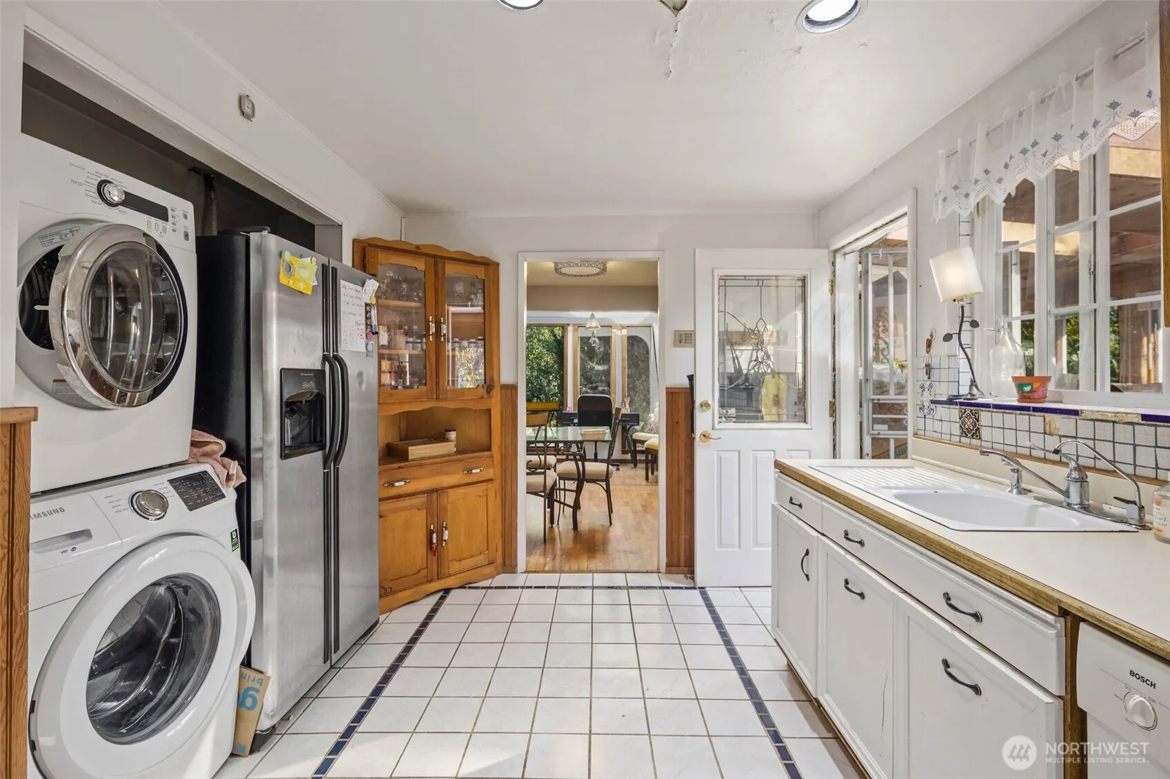 327 24th Avenue E, Seattle, WA 98112
