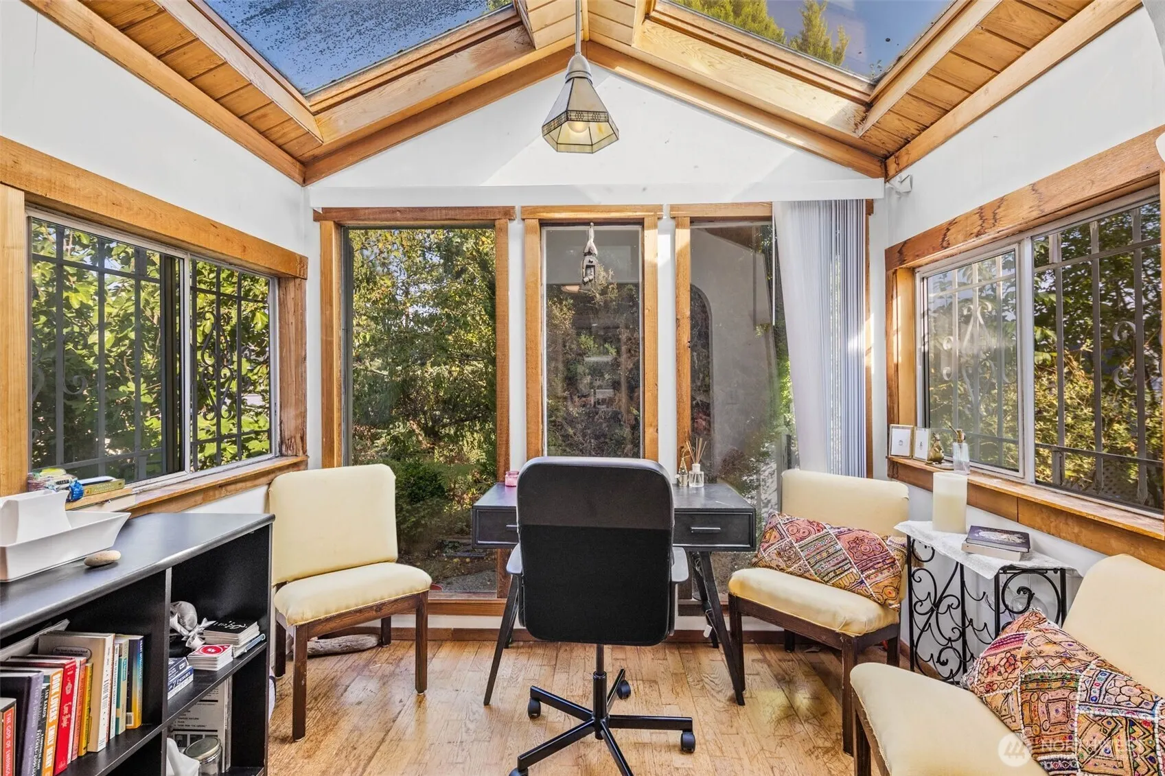 327 24th Avenue E, Seattle, WA 98112