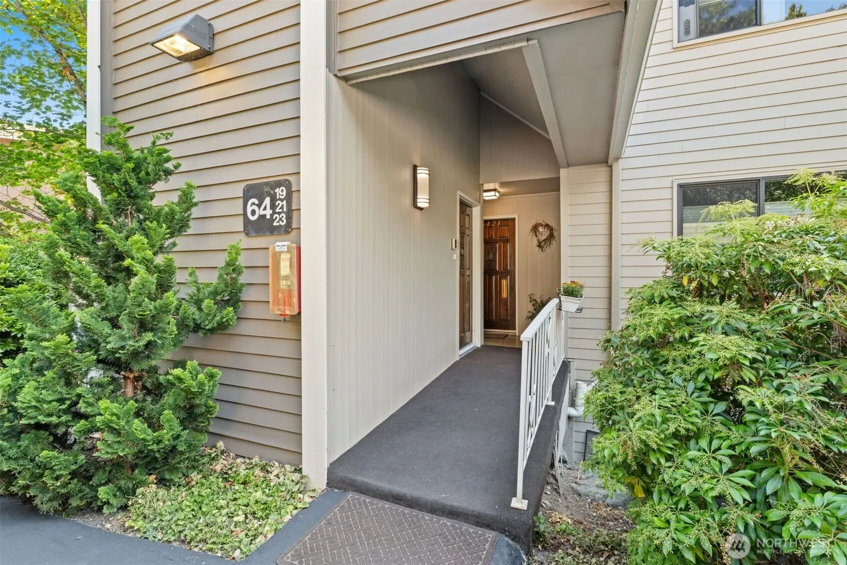 6423 Sand Point Way NE, Seattle, WA 98115