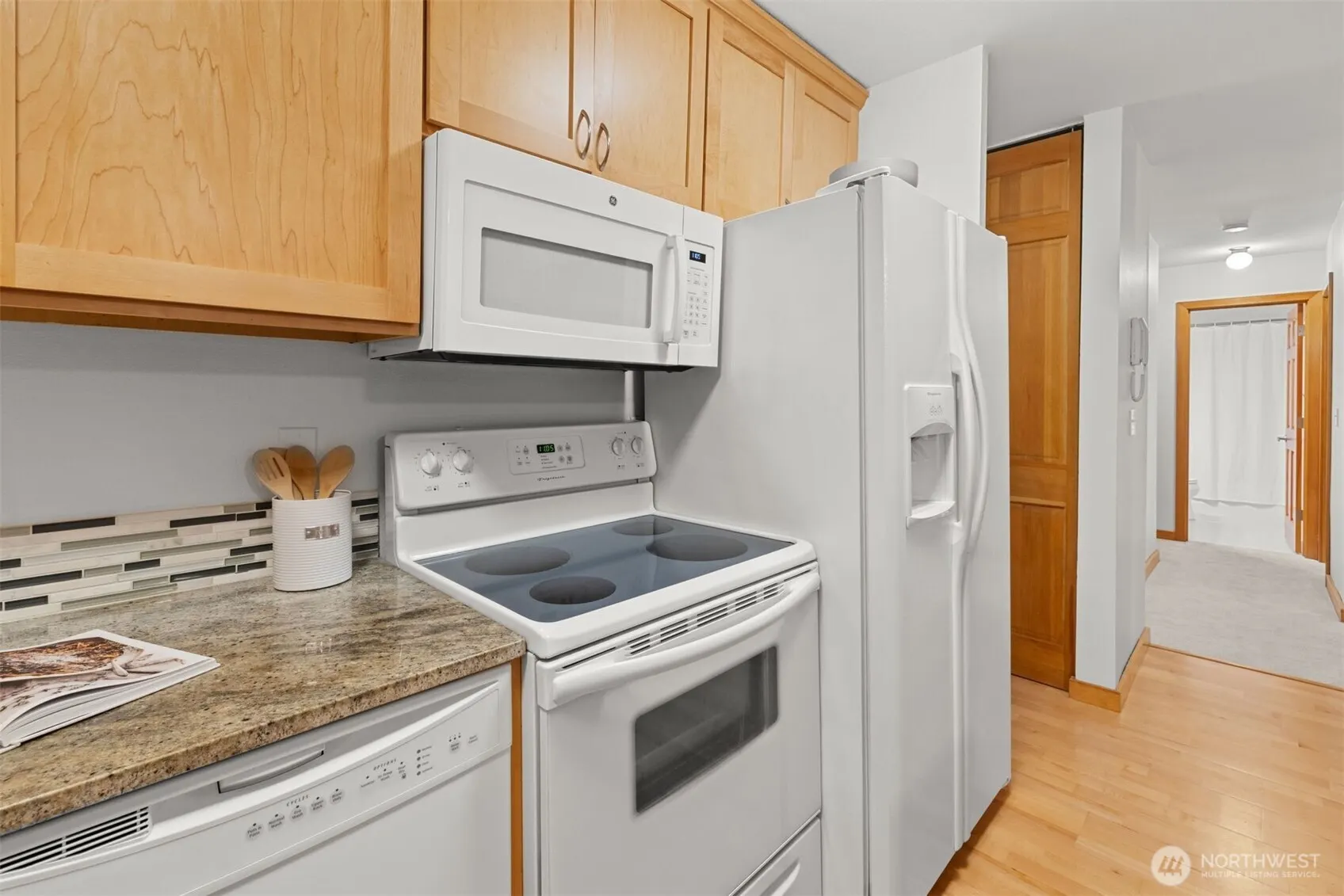 6423 Sand Point Way NE, Seattle, WA 98115