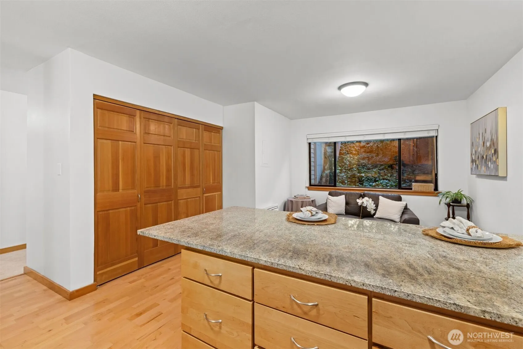 6423 Sand Point Way NE, Seattle, WA 98115