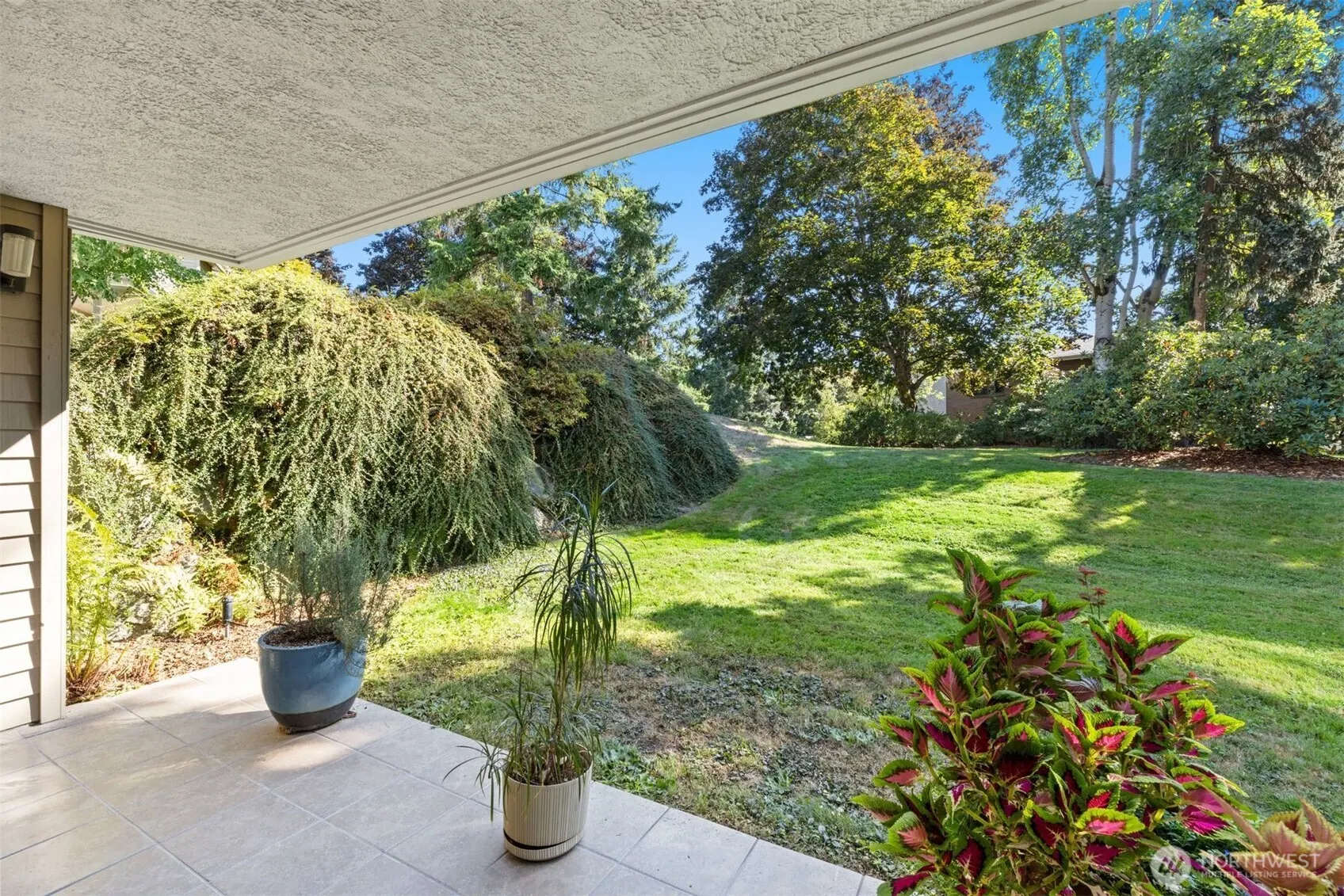 6423 Sand Point Way NE, Seattle, WA 98115