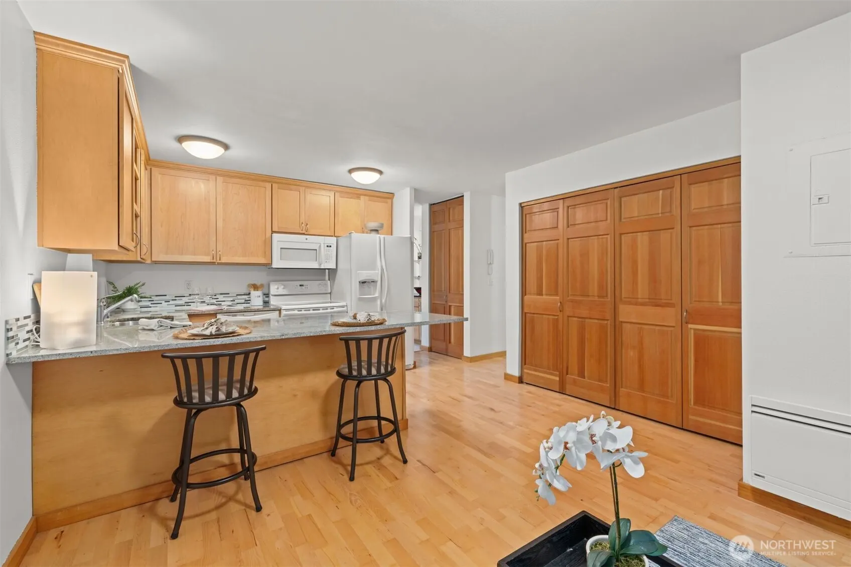 6423 Sand Point Way NE, Seattle, WA 98115