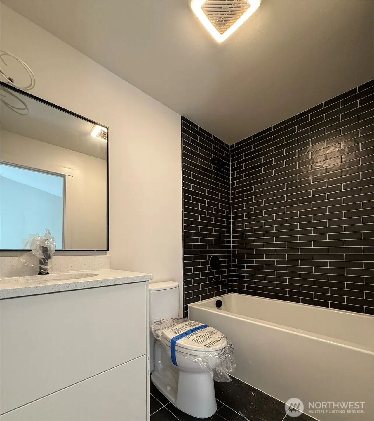 7044 15th Avenue NE, Seattle, WA 98115