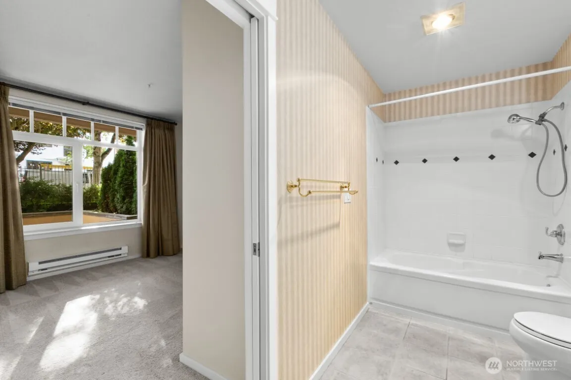 109 2nd Street S #220, Kirkland, WA 98033
