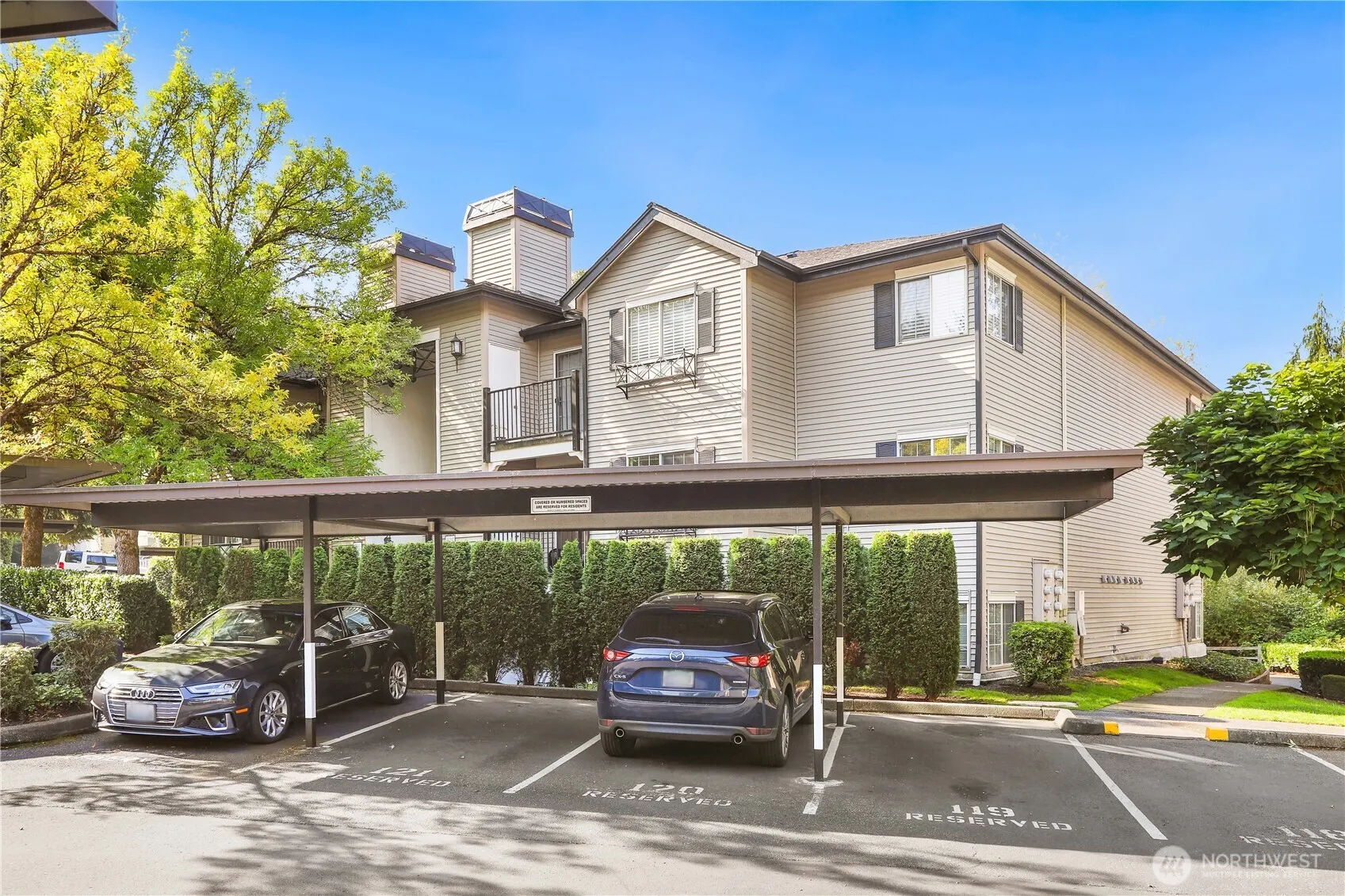 215 9th Street #D204, Kirkland, WA 98033