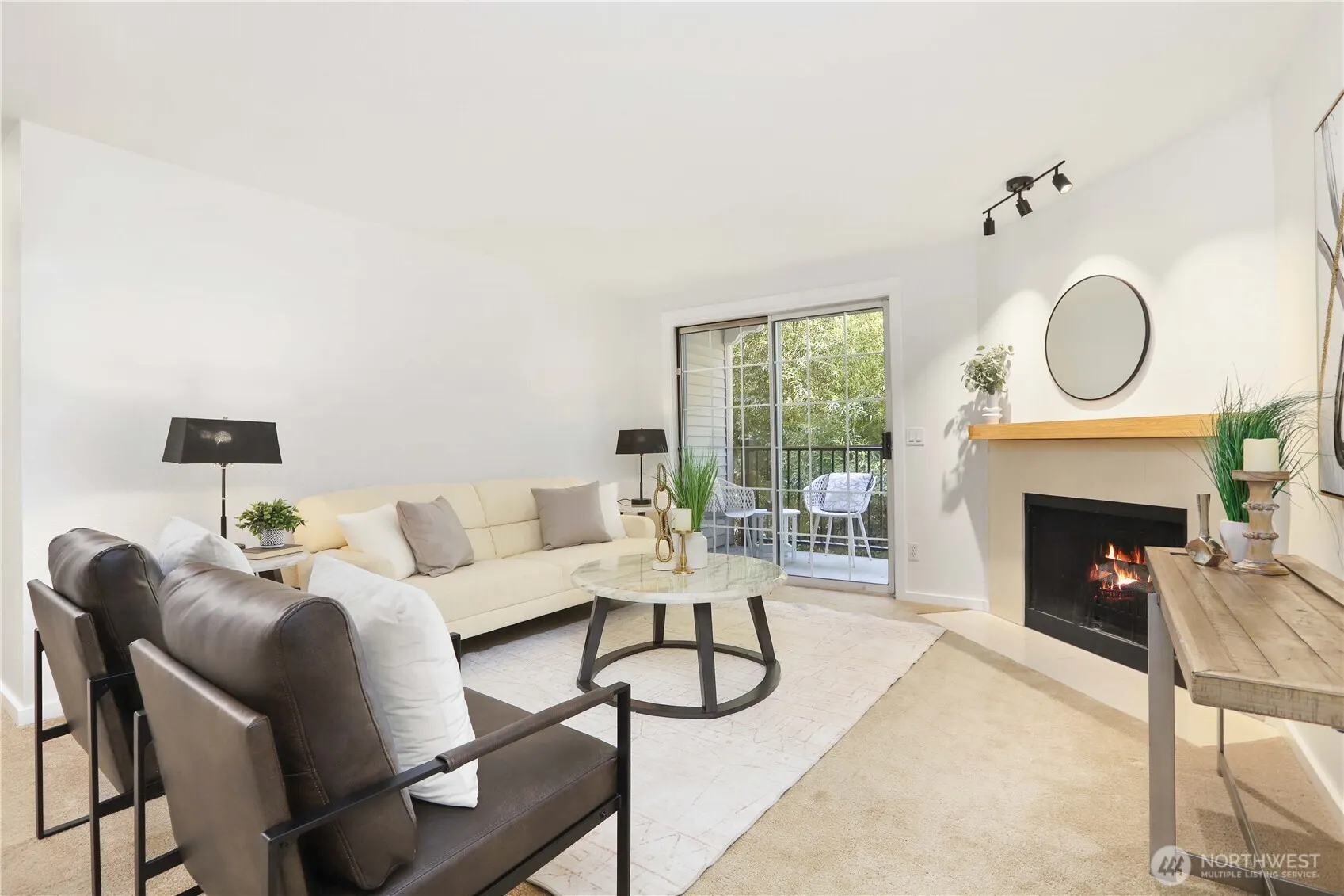 215 9th Street #D204, Kirkland, WA 98033