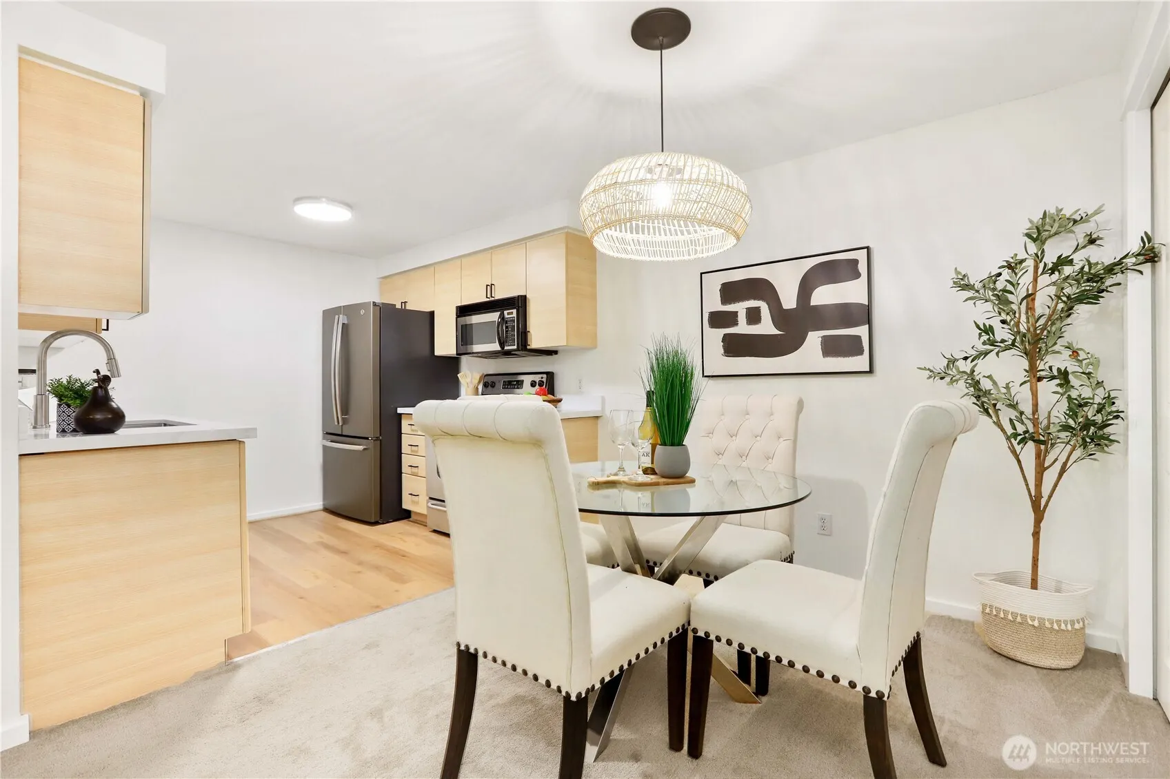 215 9th Street #D204, Kirkland, WA 98033