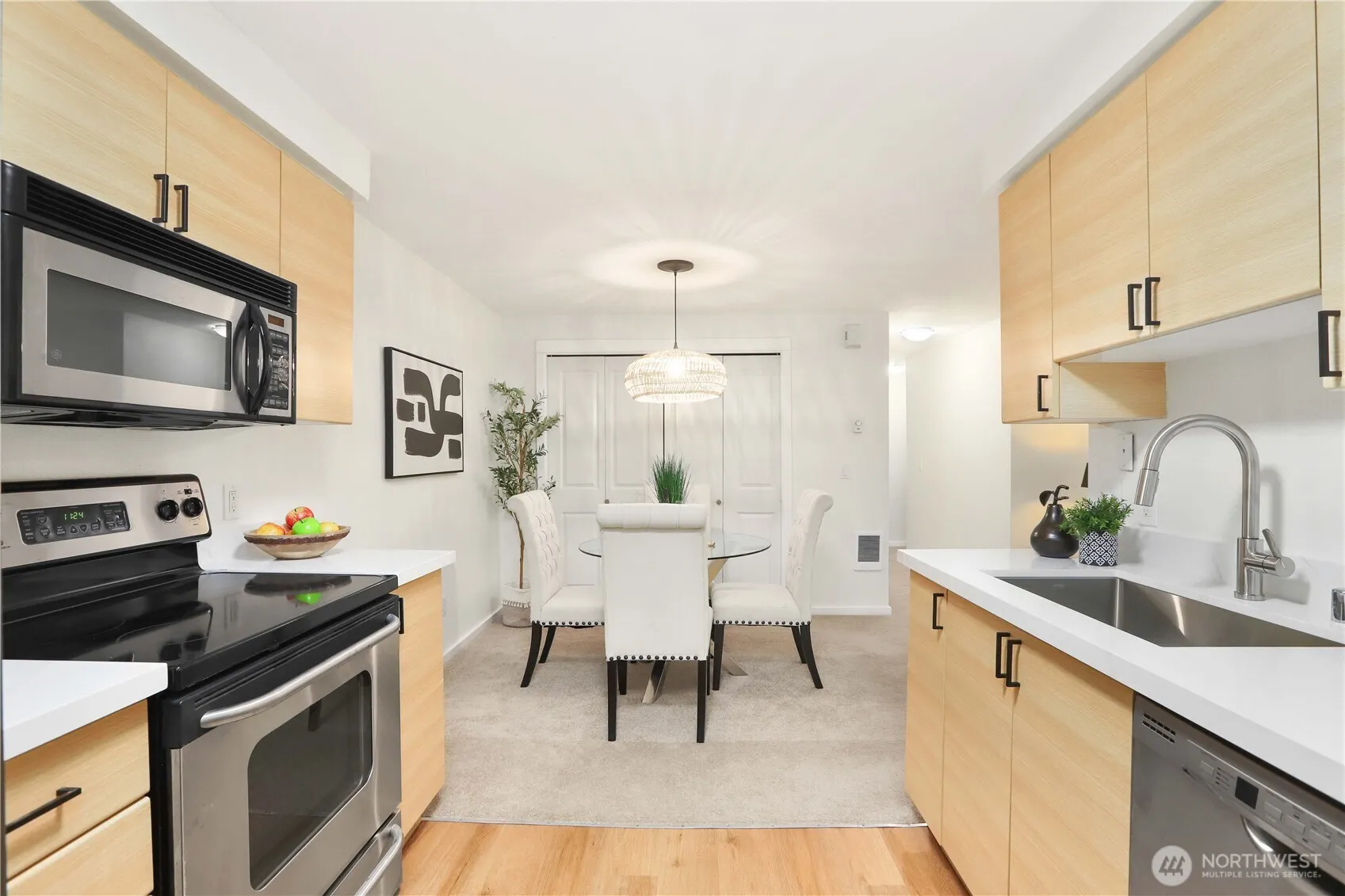 215 9th Street #D204, Kirkland, WA 98033