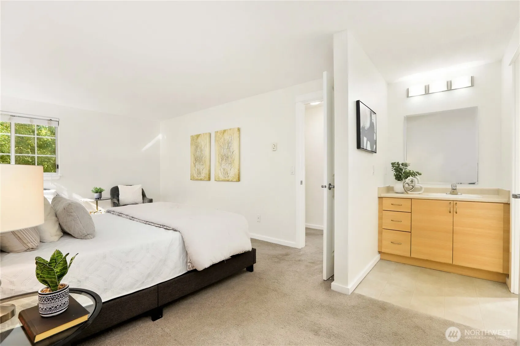 215 9th Street #D204, Kirkland, WA 98033