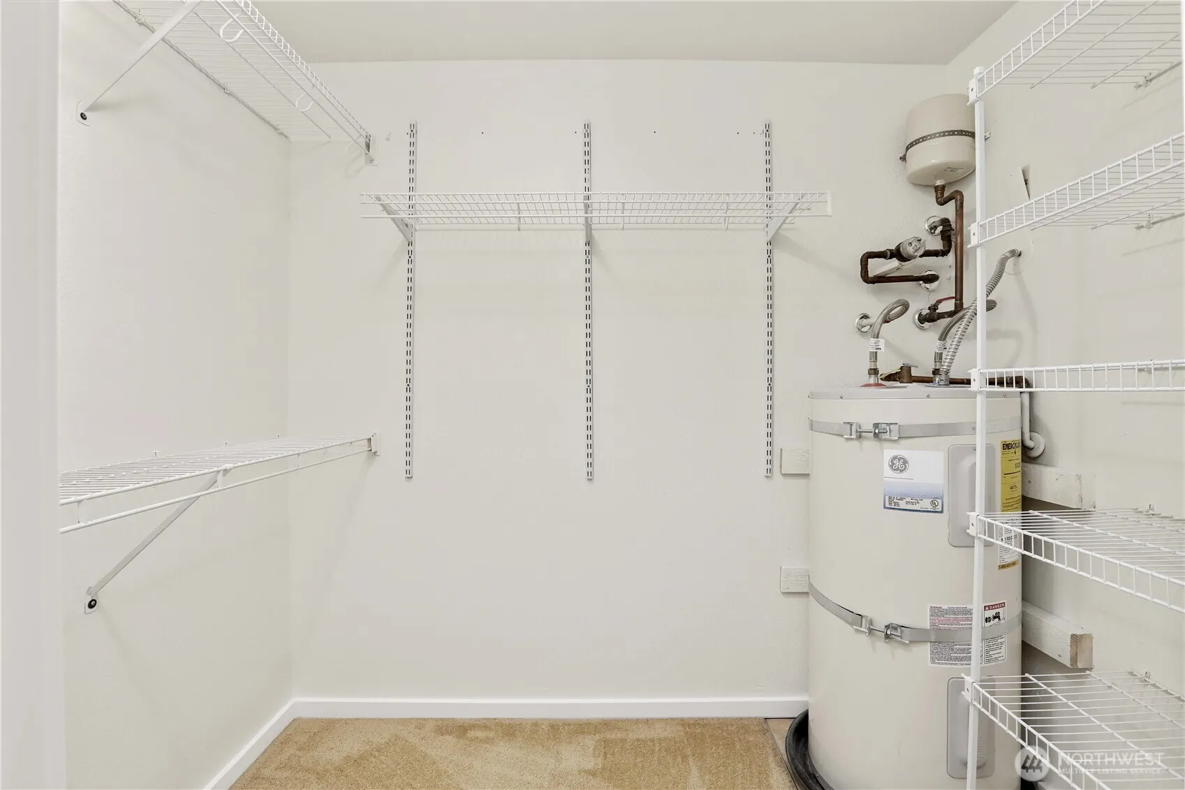 215 9th Street #D204, Kirkland, WA 98033