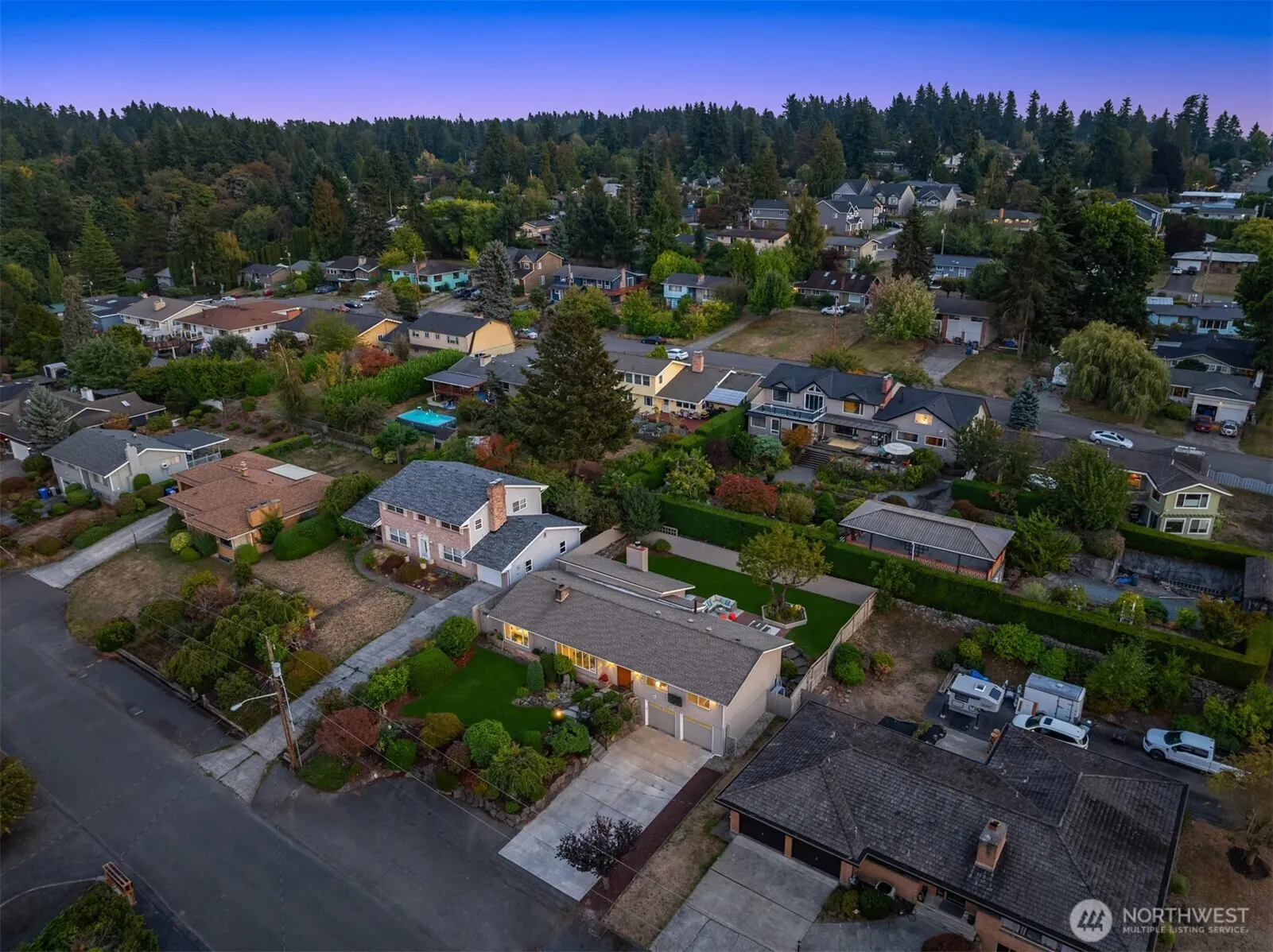 913 E Cherry Hill Street , Kent, WA 98030