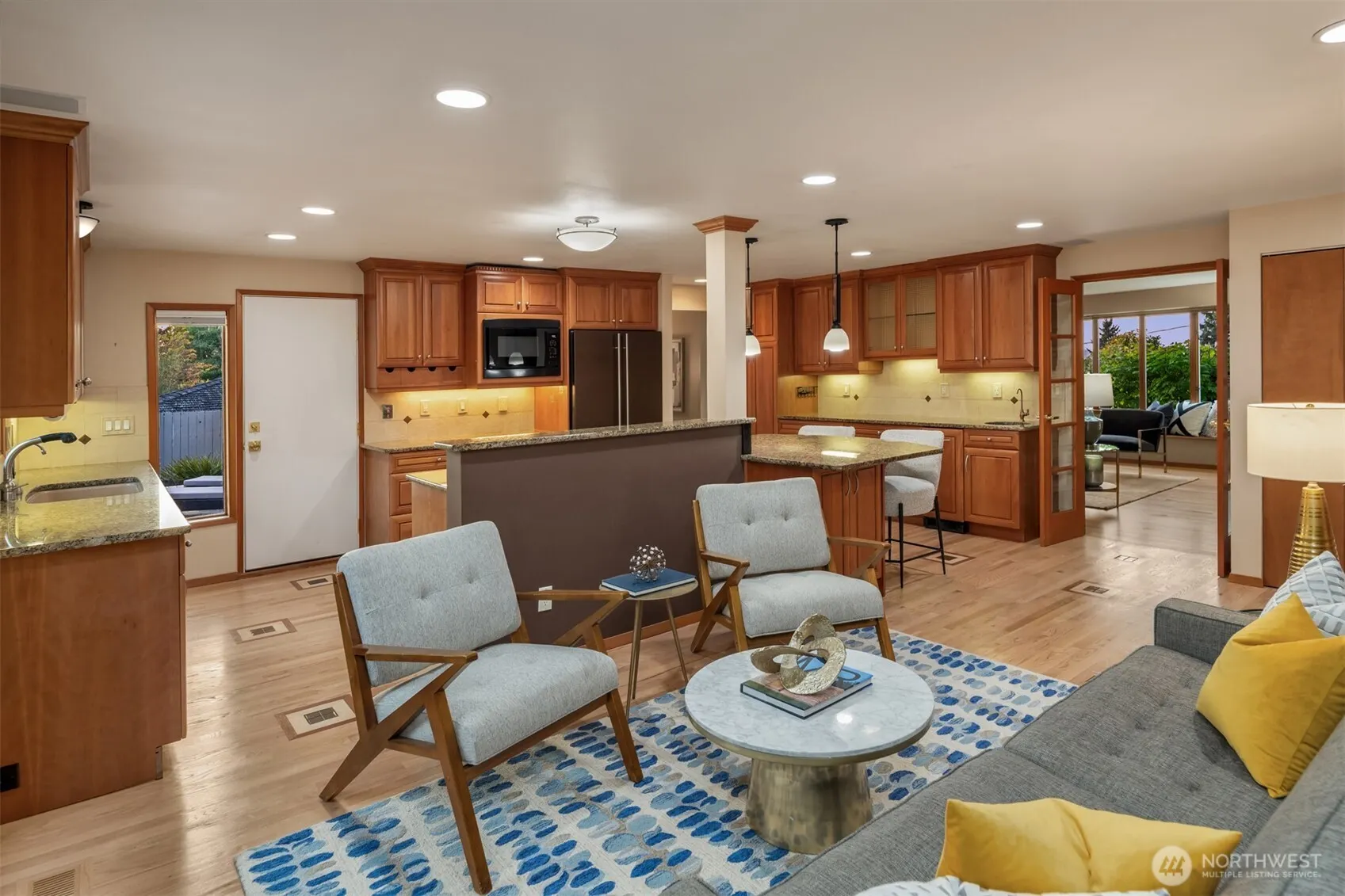 913 E Cherry Hill Street , Kent, WA 98030