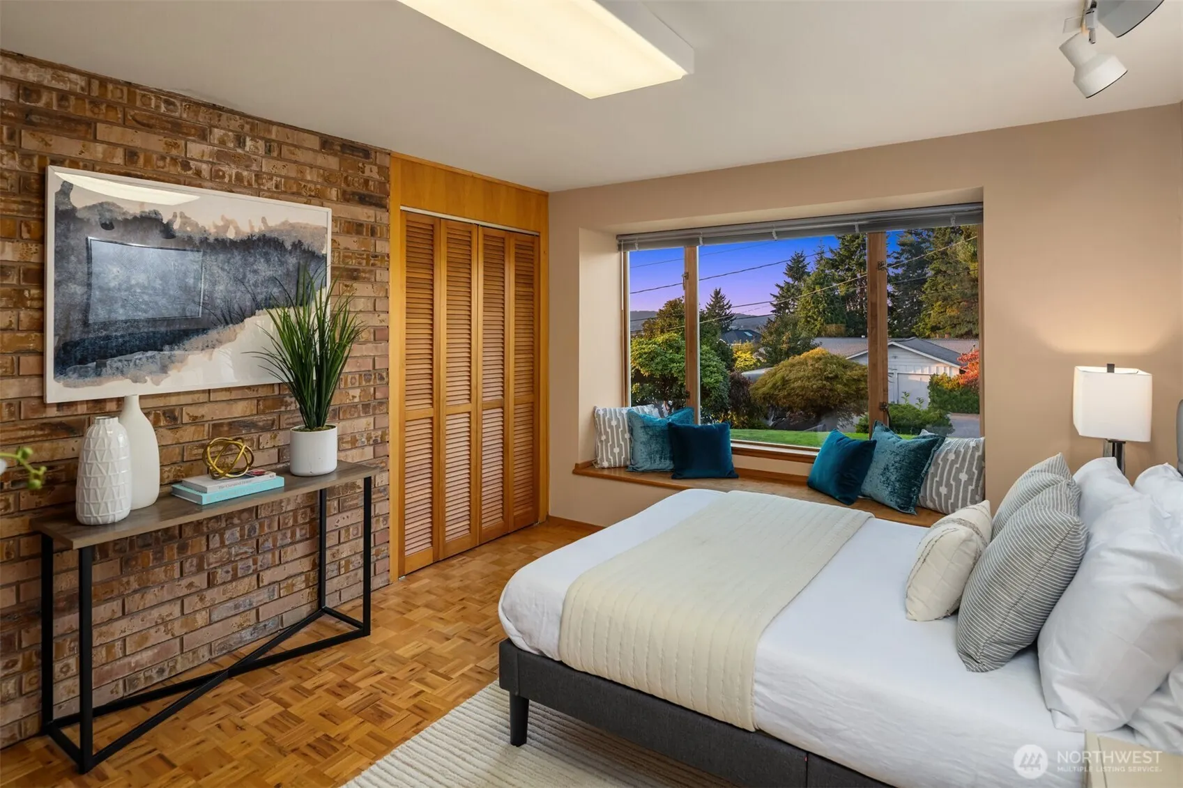 913 E Cherry Hill Street , Kent, WA 98030
