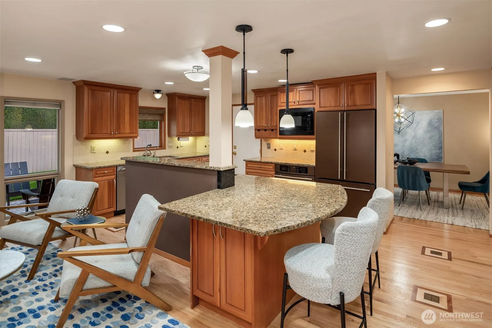 913 E Cherry Hill Street , Kent, WA 98030