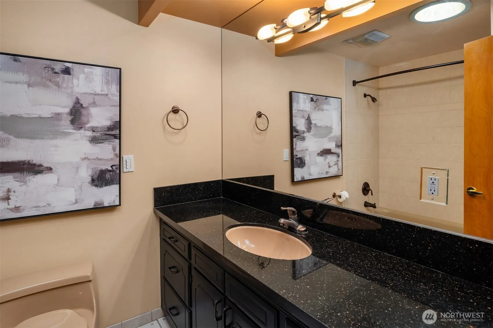 913 E Cherry Hill Street , Kent, WA 98030
