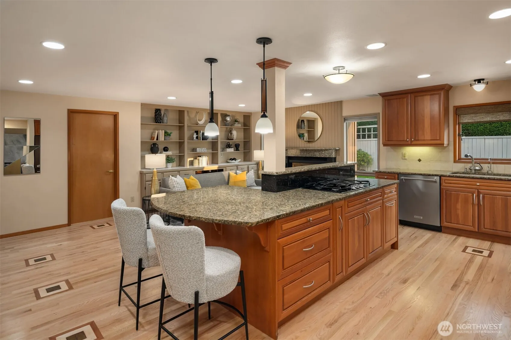 913 E Cherry Hill Street , Kent, WA 98030