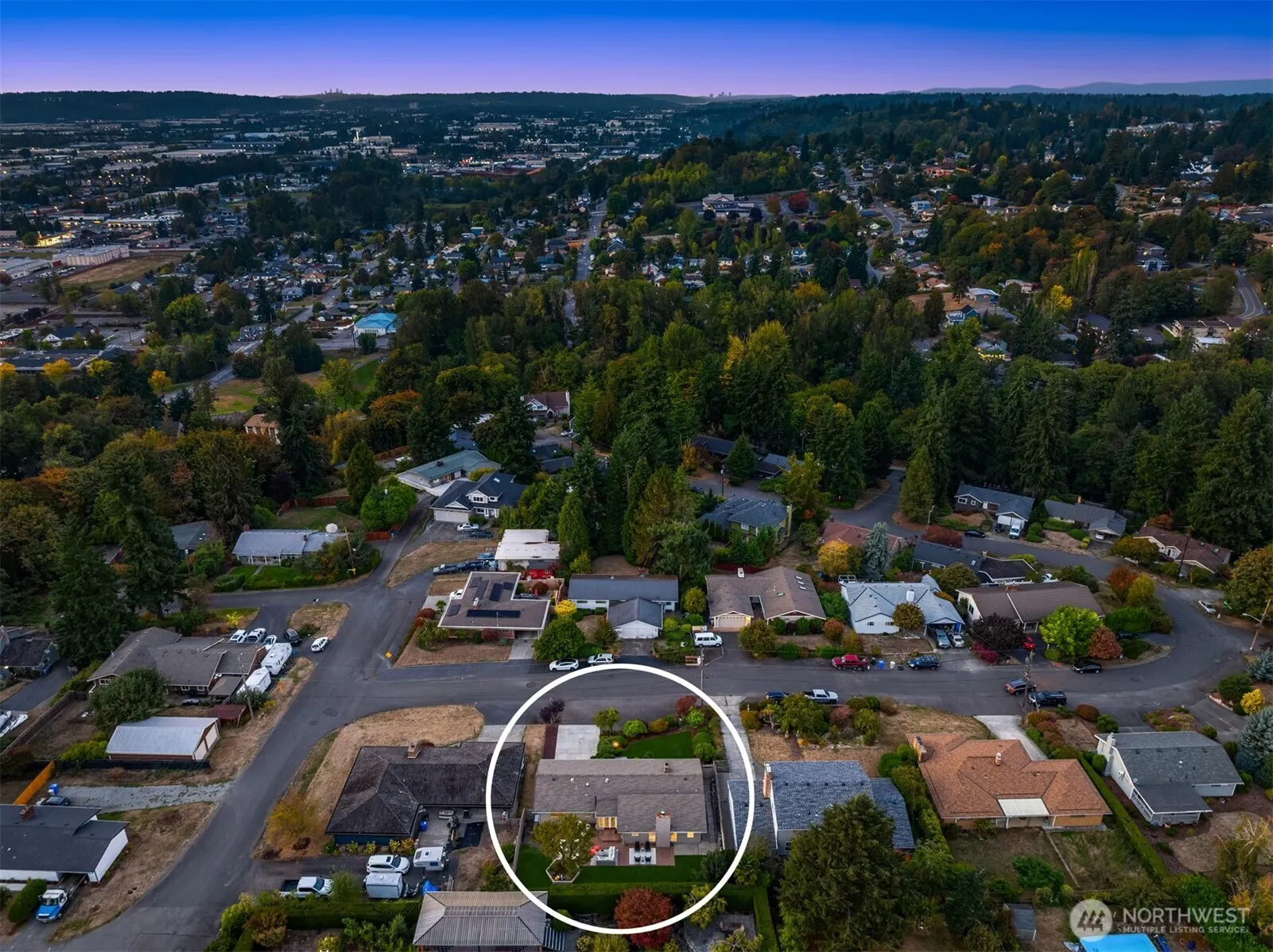 913 E Cherry Hill Street , Kent, WA 98030