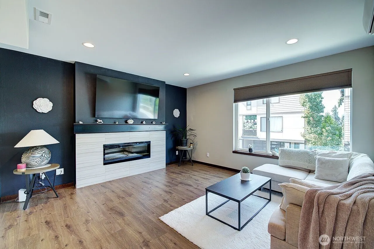 17819 19th Avenue W, Lynnwood, WA 98037