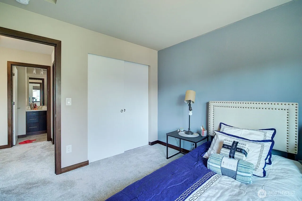 17819 19th Avenue W, Lynnwood, WA 98037