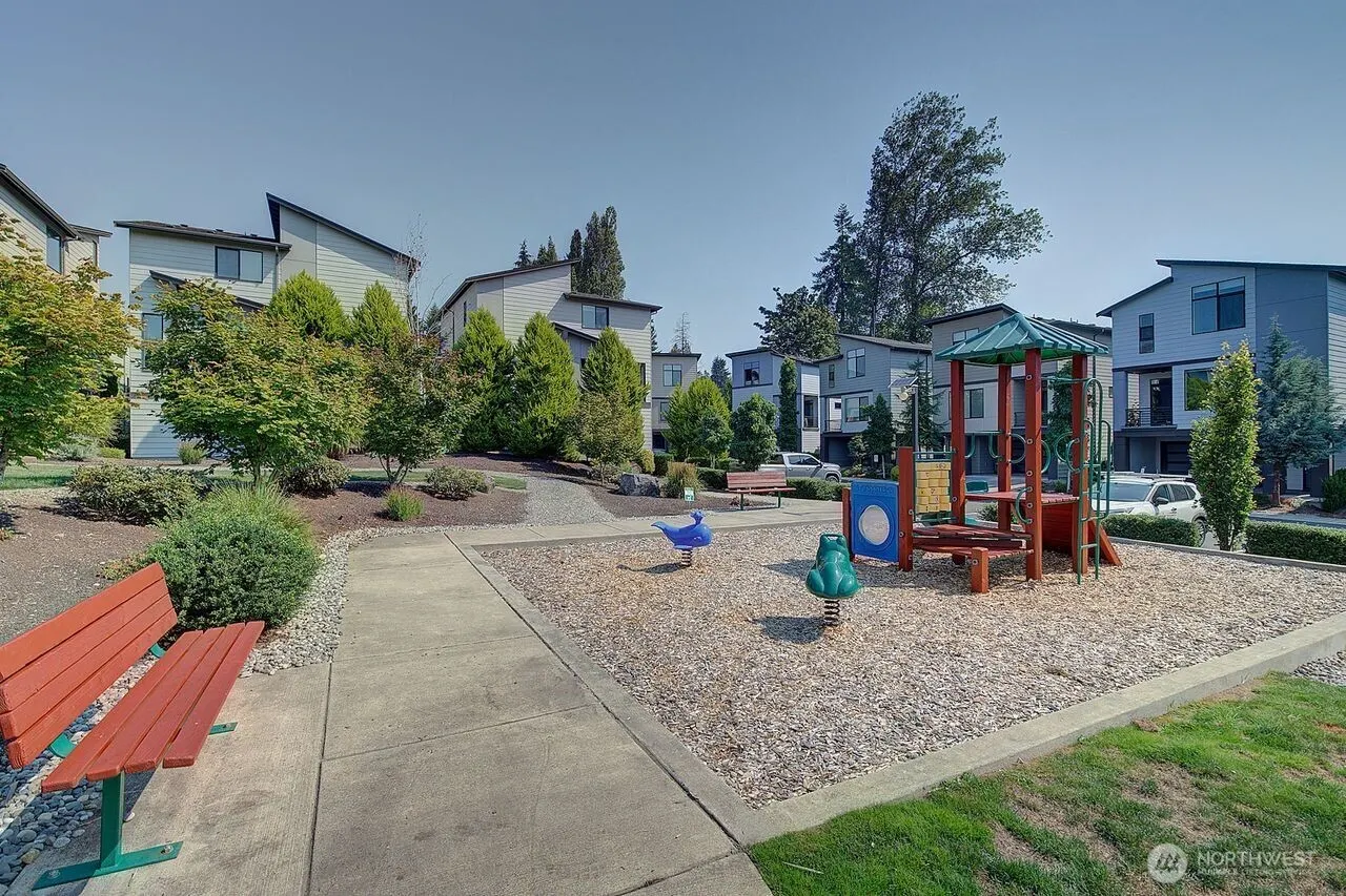 17819 19th Avenue W, Lynnwood, WA 98037
