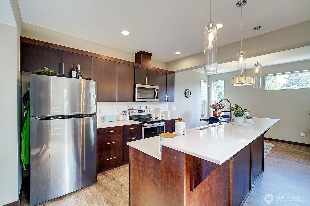 17819 19th Avenue W, Lynnwood, WA 98037