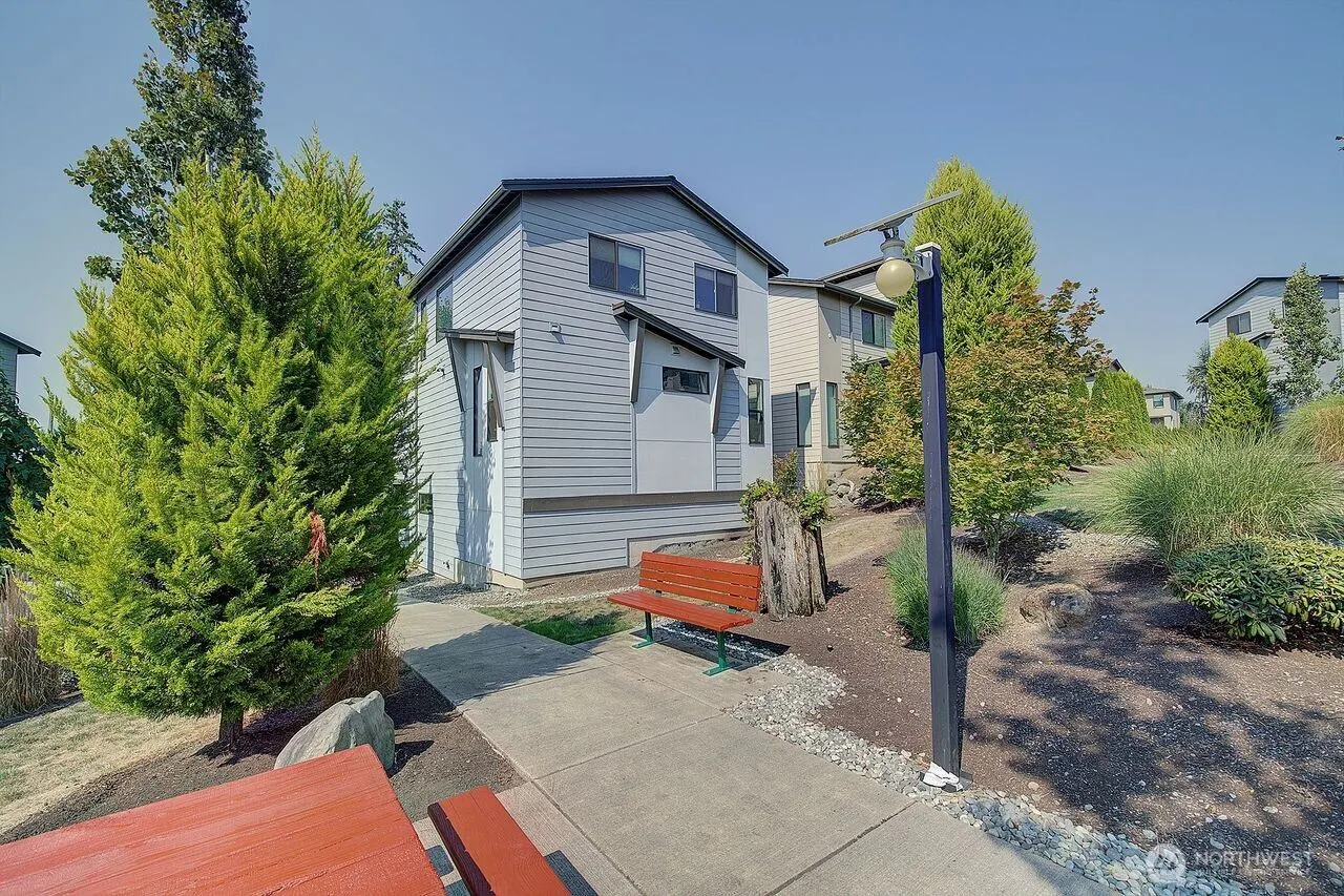 17819 19th Avenue W, Lynnwood, WA 98037