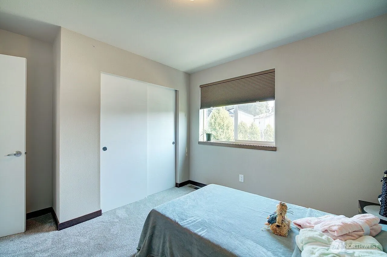 17819 19th Avenue W, Lynnwood, WA 98037