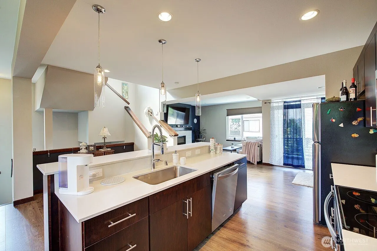 17819 19th Avenue W, Lynnwood, WA 98037