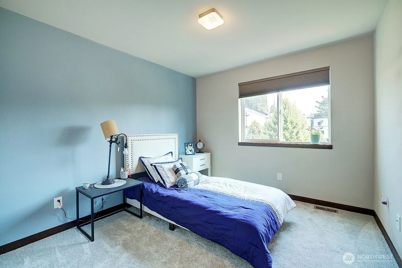 17819 19th Avenue W, Lynnwood, WA 98037