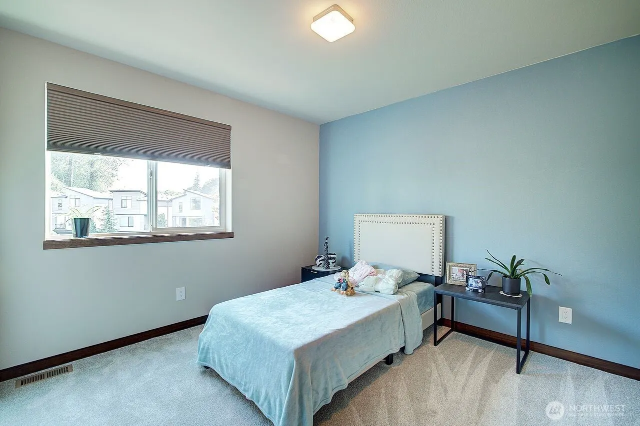 17819 19th Avenue W, Lynnwood, WA 98037