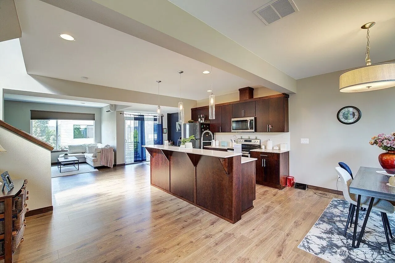 17819 19th Avenue W, Lynnwood, WA 98037