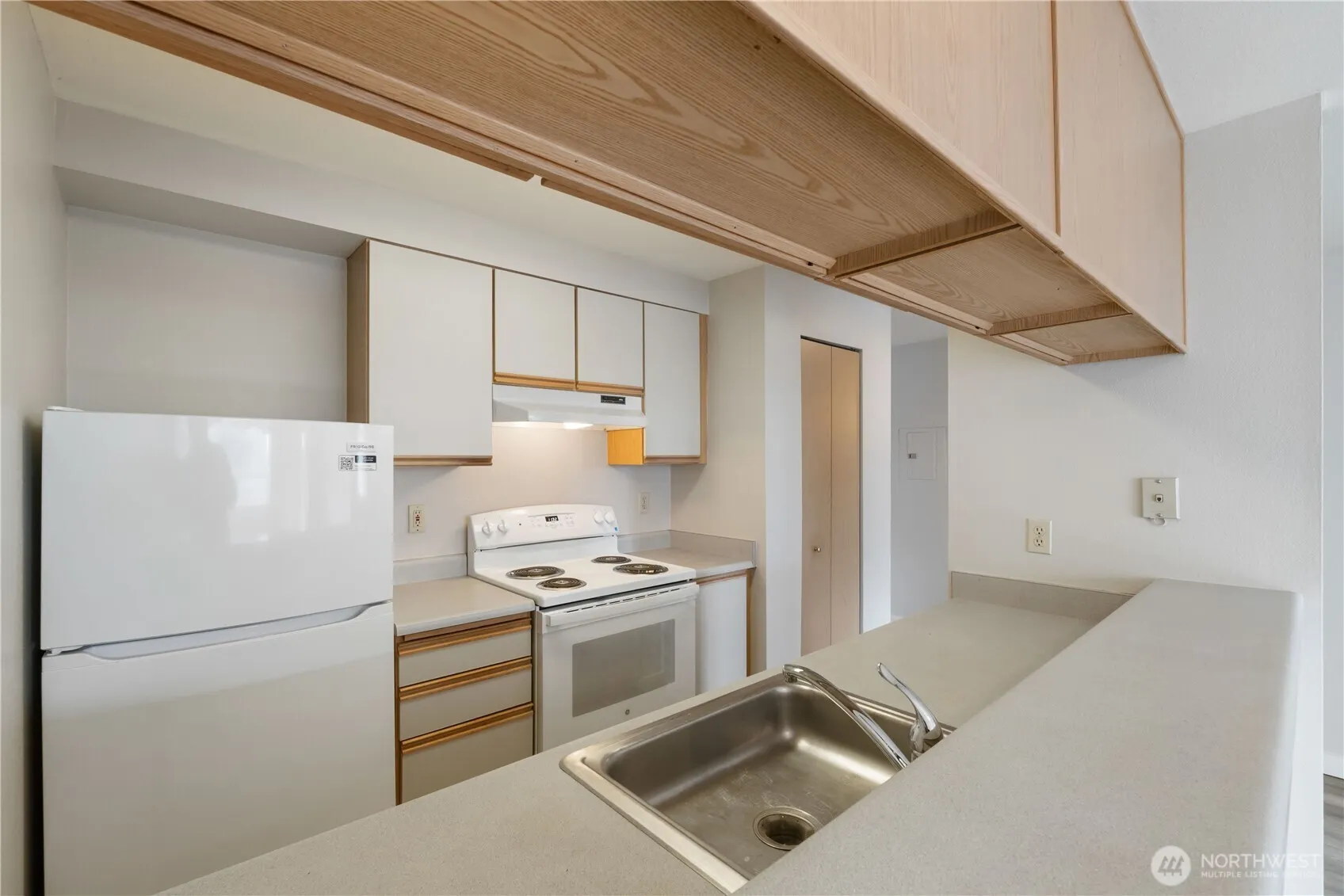 3230 SW Avalon Way , Seattle, WA 98126