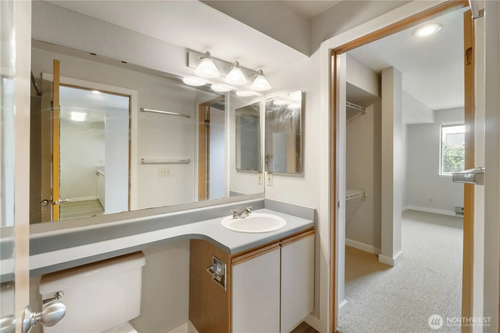 3230 SW Avalon Way , Seattle, WA 98126