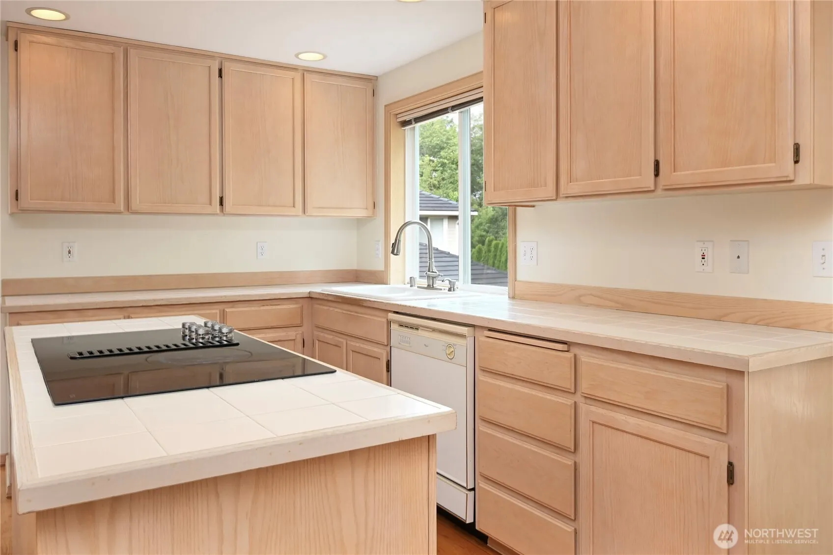 17310 37th Avenue W, Lynnwood, WA 98037