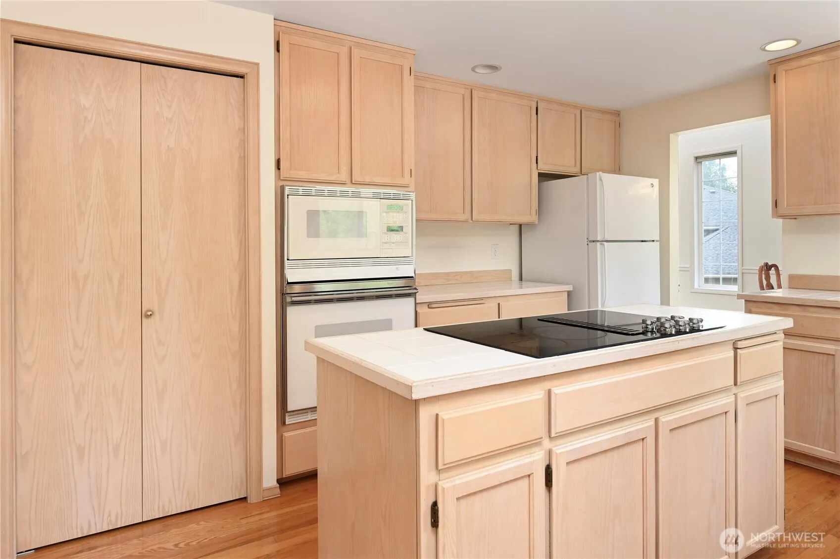 17310 37th Avenue W, Lynnwood, WA 98037