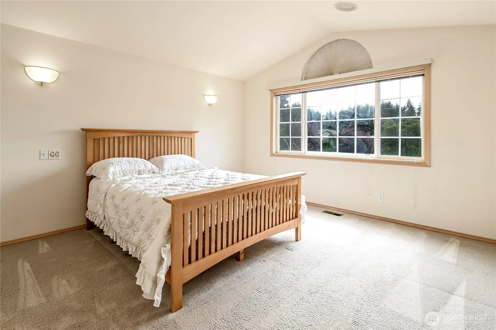 17310 37th Avenue W, Lynnwood, WA 98037