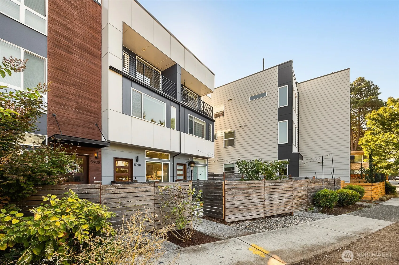 5910 Fauntleroy Way SW, Seattle, WA 98136