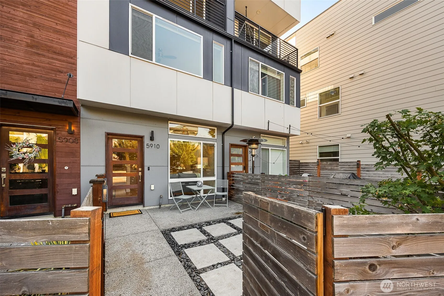 5910 Fauntleroy Way SW, Seattle, WA 98136